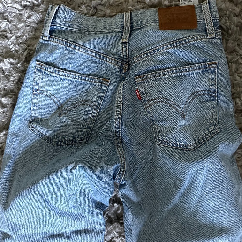 Levi ribcage straight ankle jeans